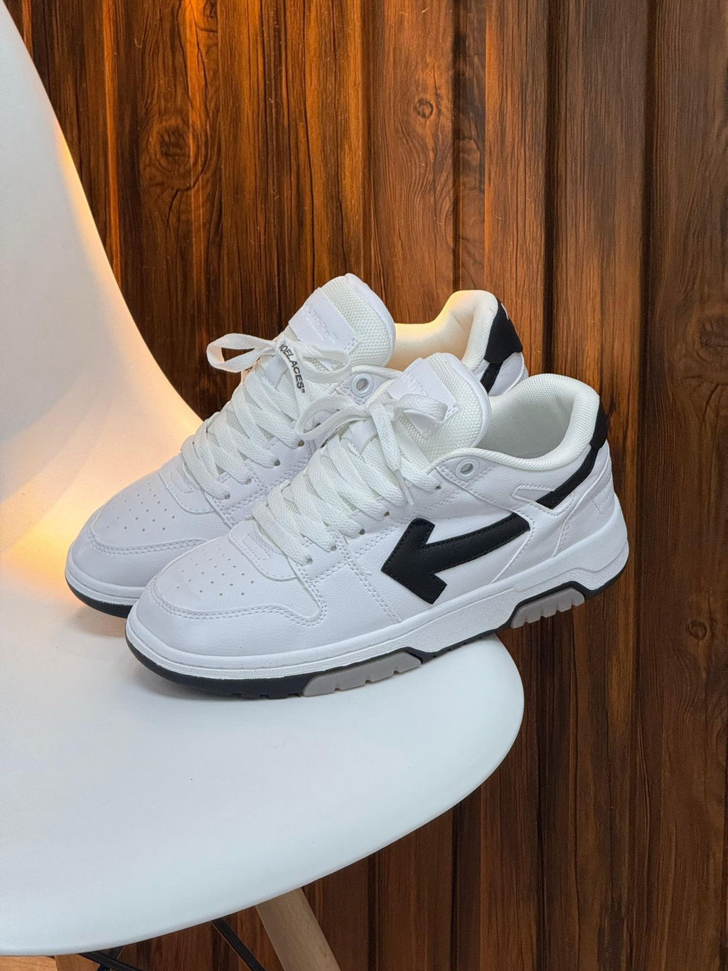 OFF WHITE