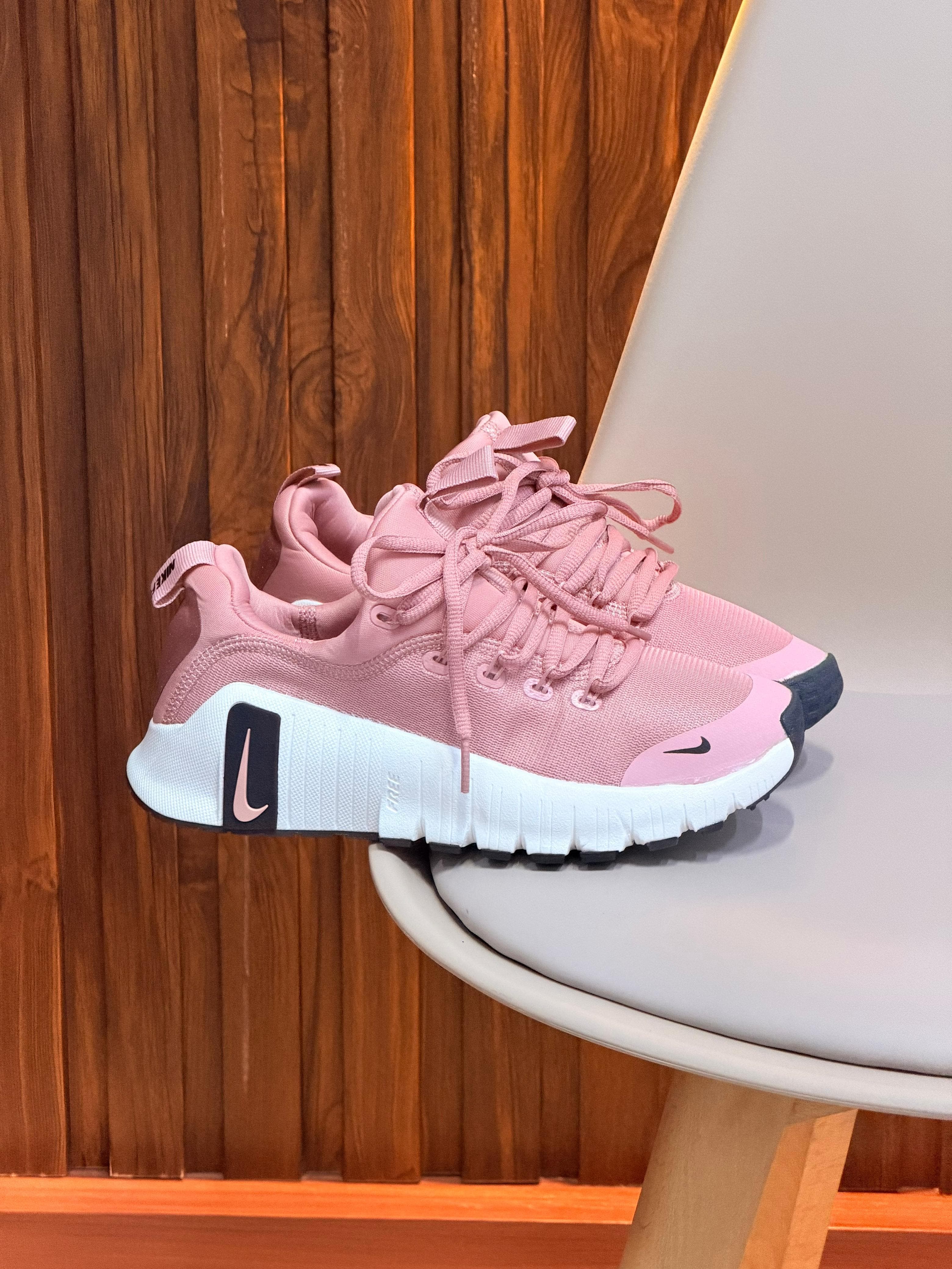 NIKE FREE METCON